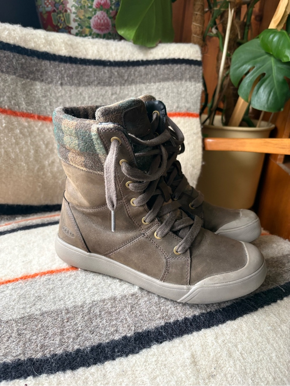 Keen Elena Waterproof Insulated Lace Up Boot 7.5